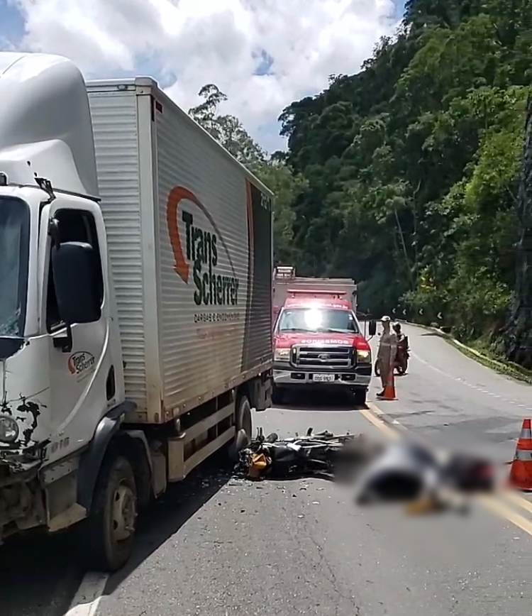 Motociclista morre em acidente com caminhão na BR 262 no Sul do ES