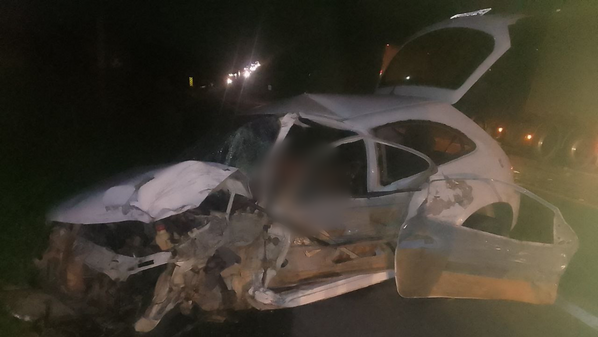 Motorista de carro morre em batida com caminhão na BR 101 em Conceição da Barra