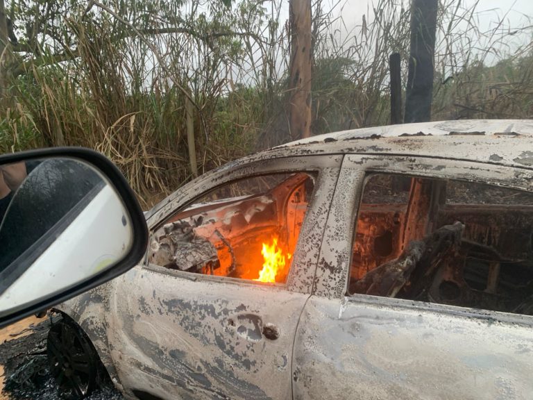 PM recua e diz que apenas um corpo carbonizado foi encontrado em carro incendiado em Jaguaré