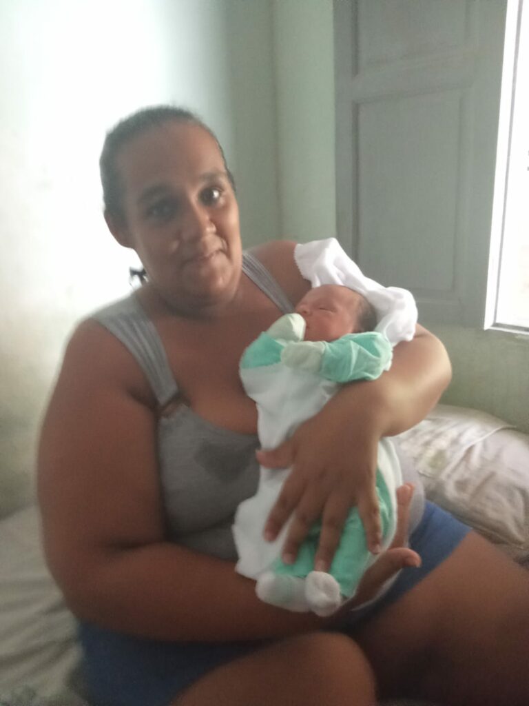 Mãe veneciana descobre gravidez um mês antes de dar à luz